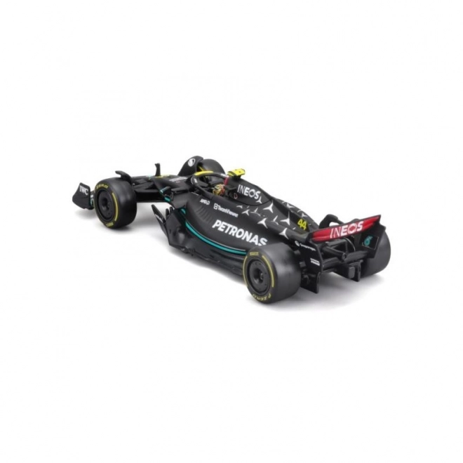 Model Mercedes-AMG F1 W14 E Performance 2023 s Georgom Russellom