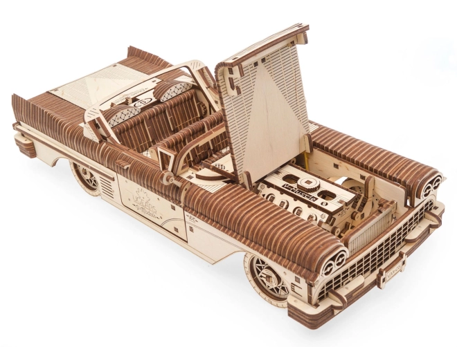 Detailný motor V8 v pohybe