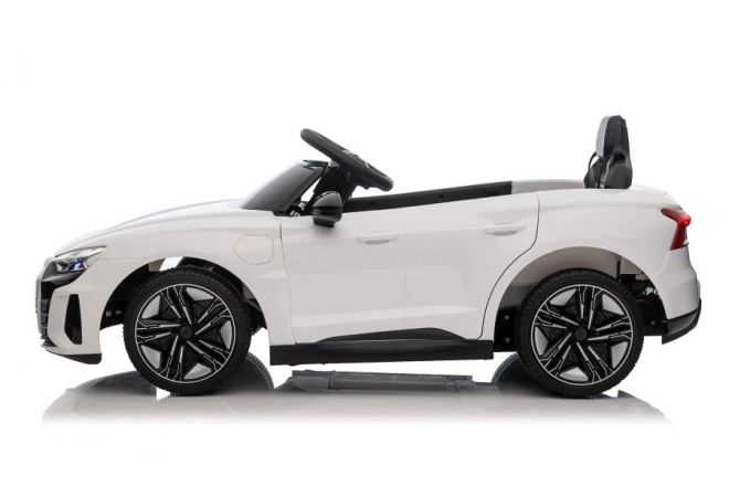 Auto na akumulátor Audi E-Tron GT biele