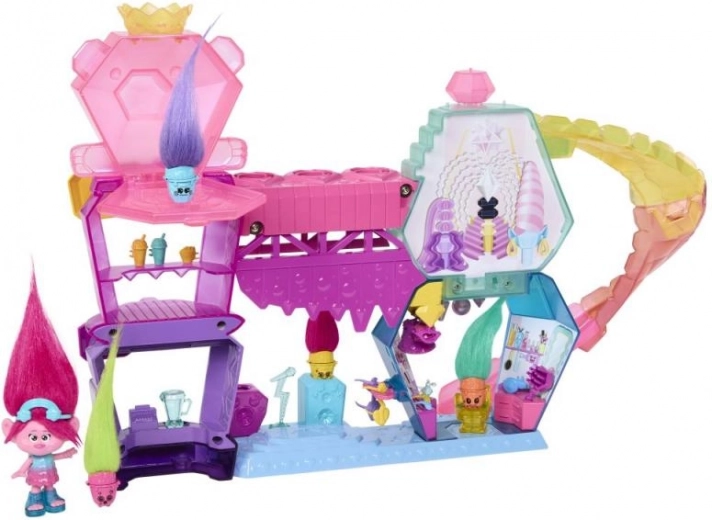 Dvojposchodové dobrodružstvo s pódiom a šmýkačkou