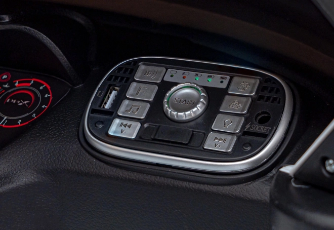 Pojazd Aston Martin DBX biely