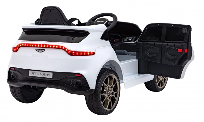 Pojazd Aston Martin DBX biely