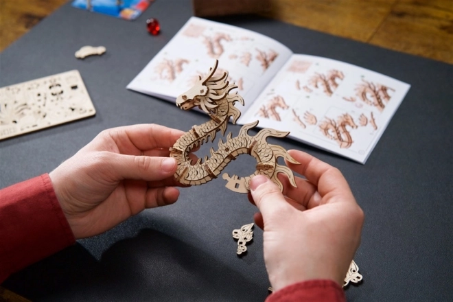 Ugears 3D drevené mechanické puzzle drak