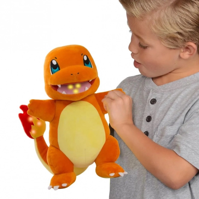 Charmander - interaktívny plyšák s plameňmi