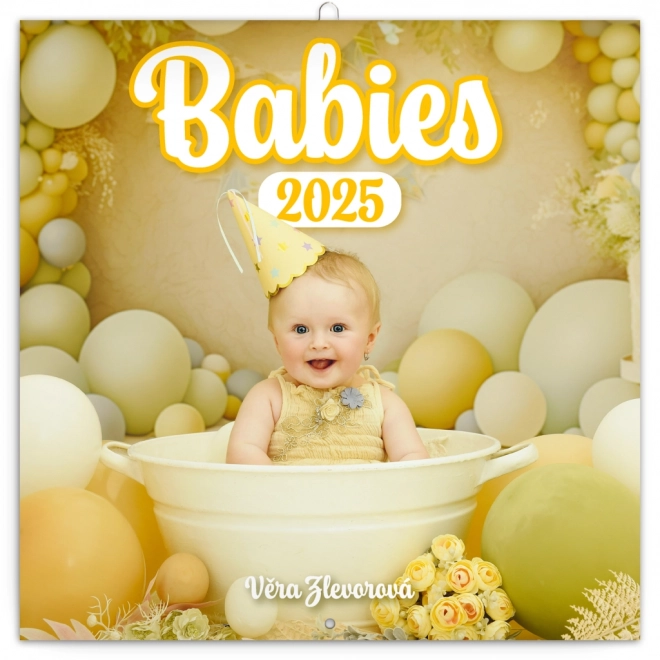 Poznámkový kalendár Babies 2025