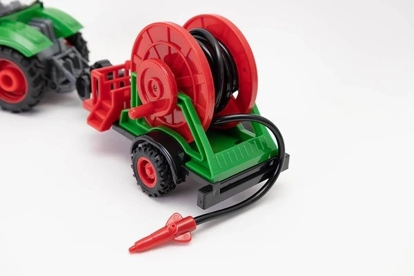 Traktor s hadicou na polievanie R/C