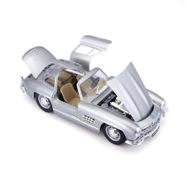 Bburago 1:24 Mercedes Benz 300SL strieborný 18-22023