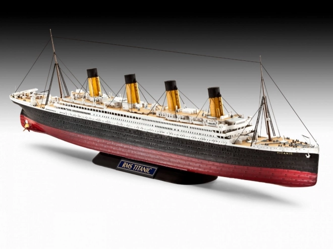 Revell R.M.S Titanic model