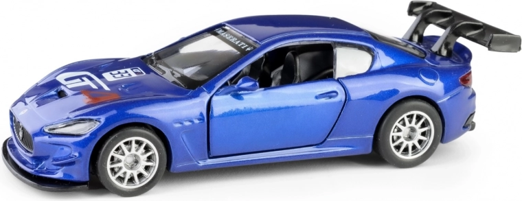 Otváracie dvere a detailný interiér