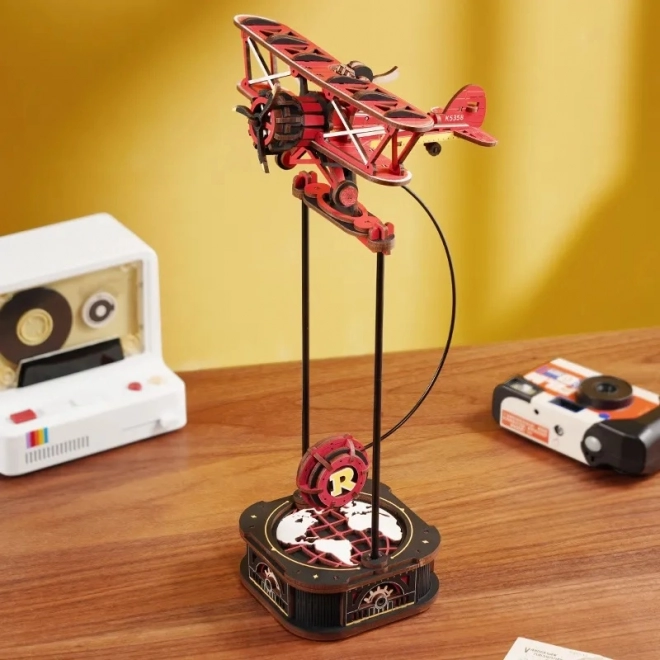 Drevený 3D model dvojplošníka s kyvadlom