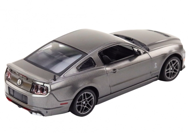 Model auta Ford Shelby GT500 1:24 strieborný