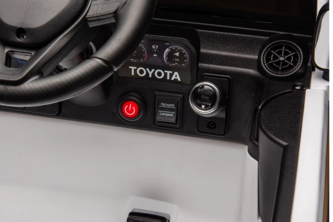 Terénne vozidlo Toyota Land Cruiser PRADO biele