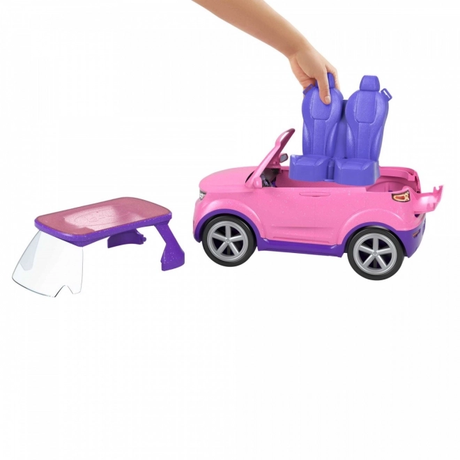 Barbie auto a koncertná scéna