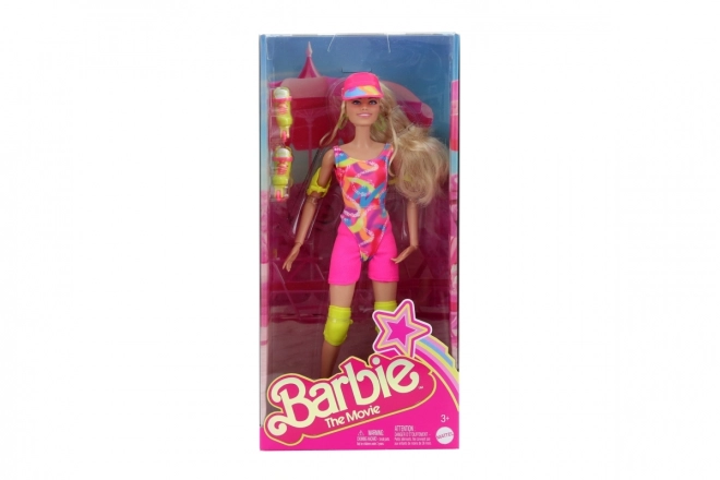 Barbie v filmovom oblečení na kolieskových korčuliach