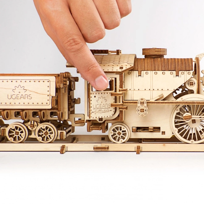 Ugears 3D drevené mechanické puzzle parná lokomotíva