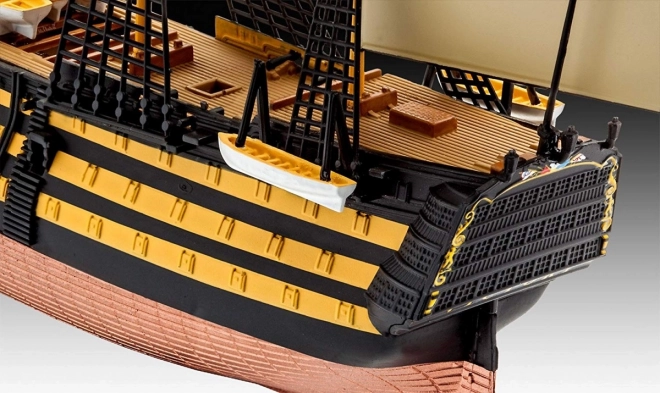 Model plastového lode HMS Victory