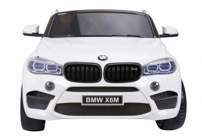 BMW X6M XXL pro 2 deti Biela + diaľkové ovládanie + eko koža + bezpečnostné pásy + pomalý rozjazd + MP3 USB + LED