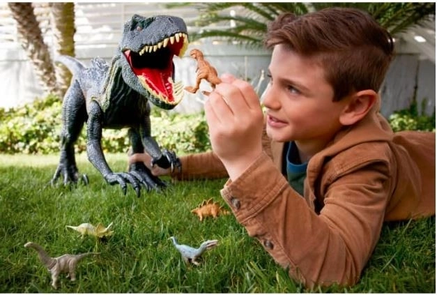 Figúrka Jurassic World Kolosálny Indoraptor