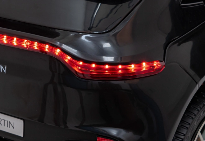 Pojazd Aston Martin DBX čierny