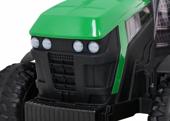 Titanový traktor s prívesom zelený