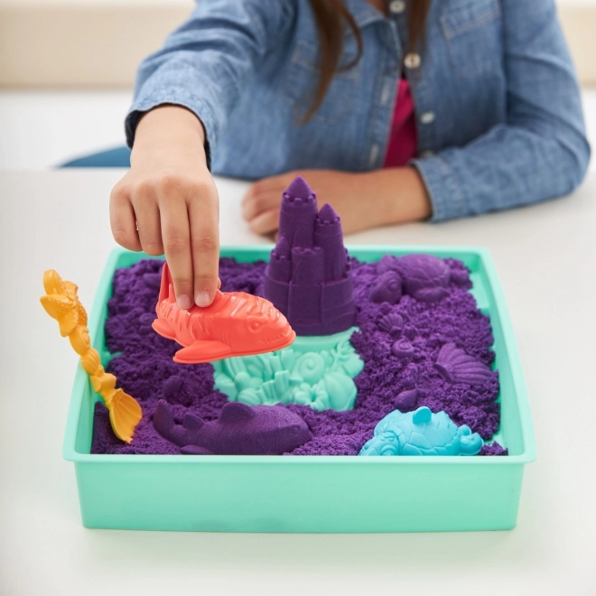 Kinetic Sand krabica tekutého piesku s podložkou fialová