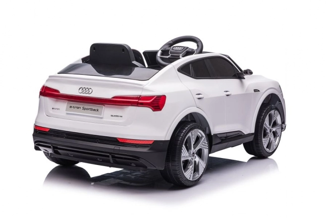 Auto na akumulátor Audi E-Tron biele
