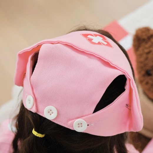 Čiapka s krížom pre kompletný vzhľad