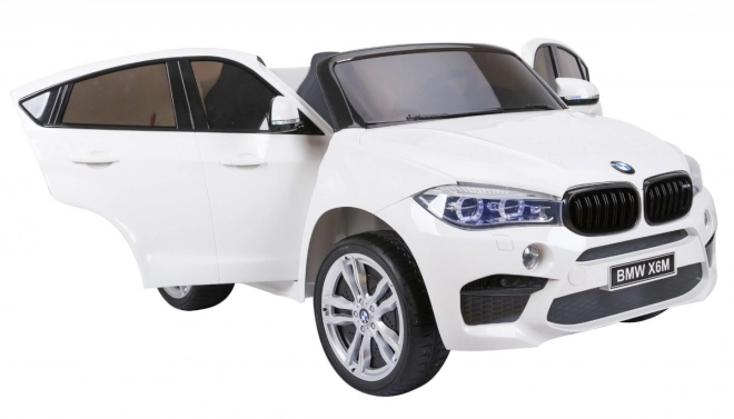 BMW X6M XXL pro 2 deti Biela + diaľkové ovládanie + eko koža + bezpečnostné pásy + pomalý rozjazd + MP3 USB + LED