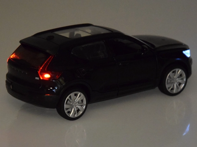 Kovový model auta Volvo XC40 Recharge 1:32