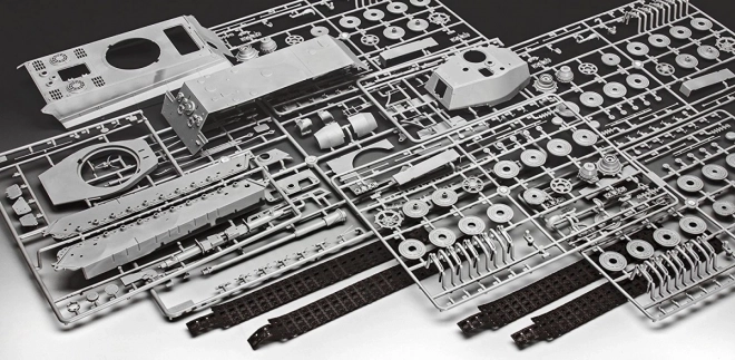 Plastikový model tanku Tiger II Henschelova veža