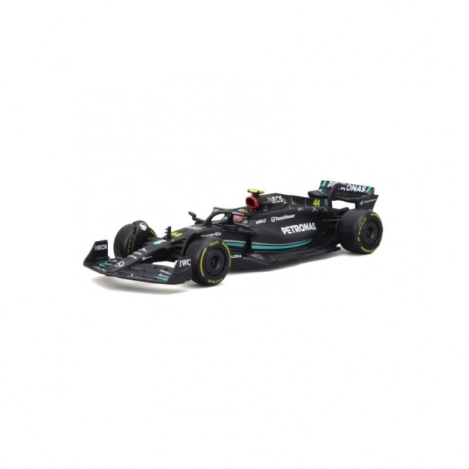 Model Mercedes-AMG F1 W14 E Performance 2023 s Georgom Russellom