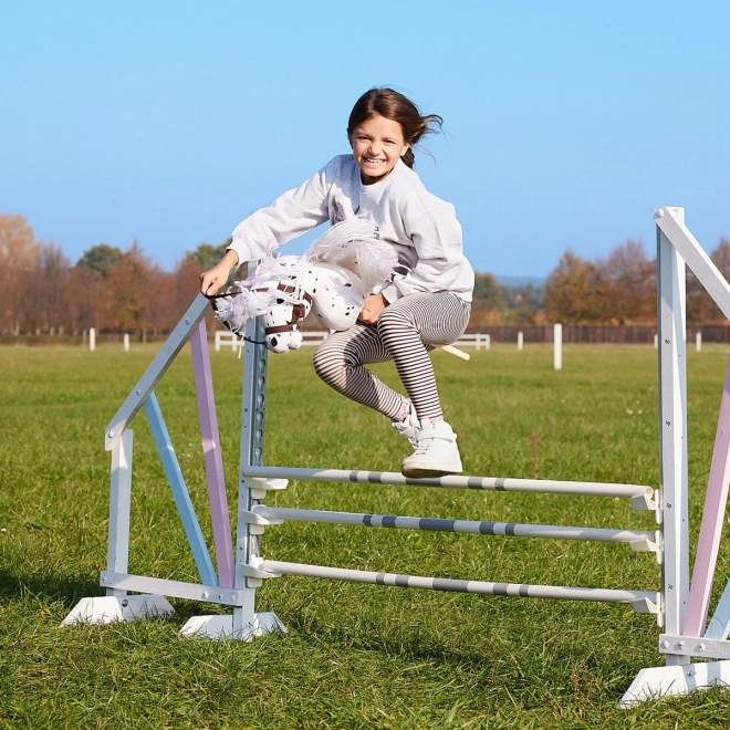 Koník na tyči Hobby Horse z kolekcie HOPPIHORSE Sport Edition v farbe bieleho leoparda
