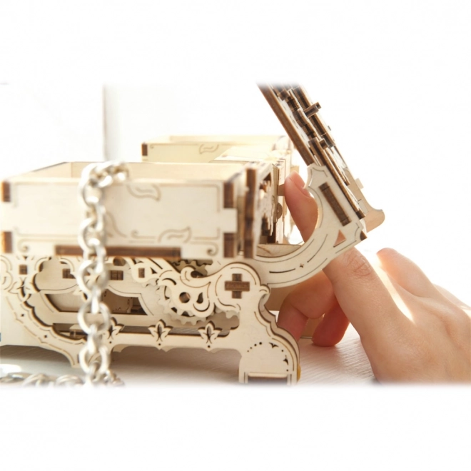 Ugears 3D drevené mechanické puzzle Starožitná šperkovnica