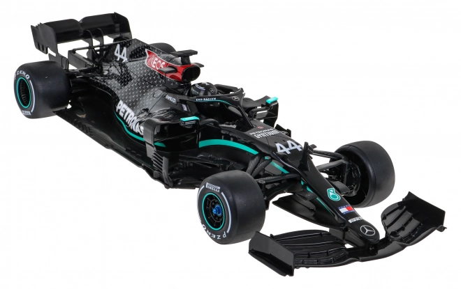 Mercedes-AMG F1 W11 EQ Performance z diaľkovo ovládaným modelom