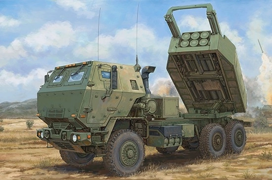 Model plastového raketového systému HIMARS