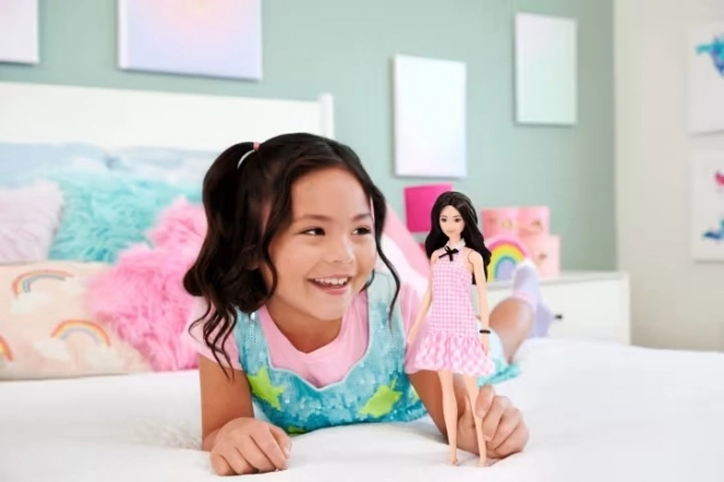Barbie modelka kockované šaty
