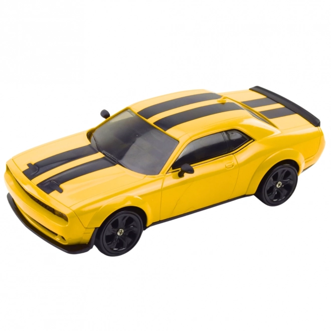 Závodné auto na drift s výmennými kolesami - Diaľkovo ovládané 4WD RC auto žlté