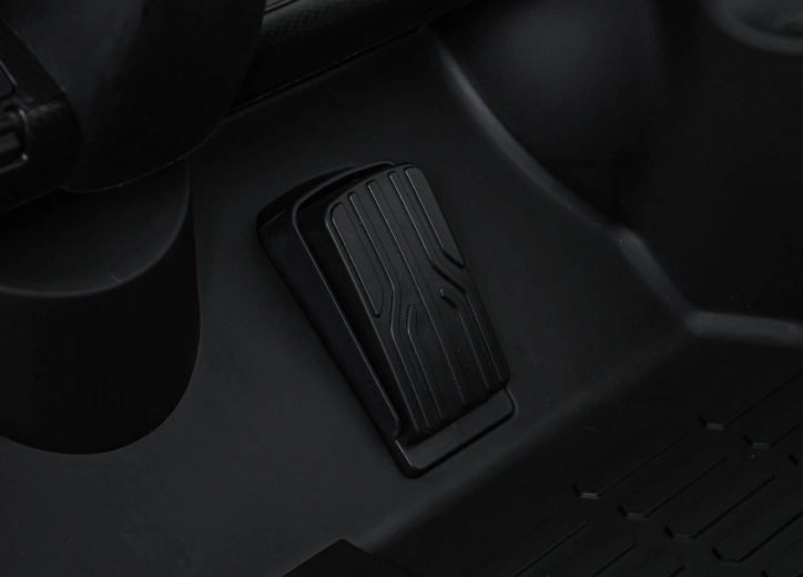 Silný výkon 4×45 W a plynulý rozjazd