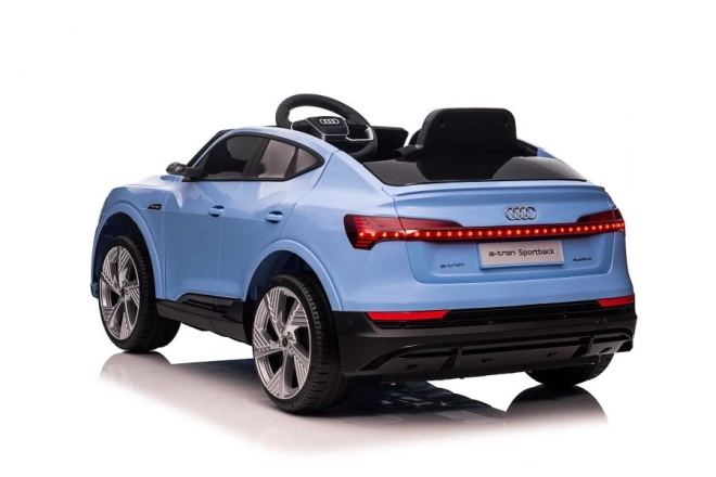 Auto na akumulátor Audi E-Tron modré