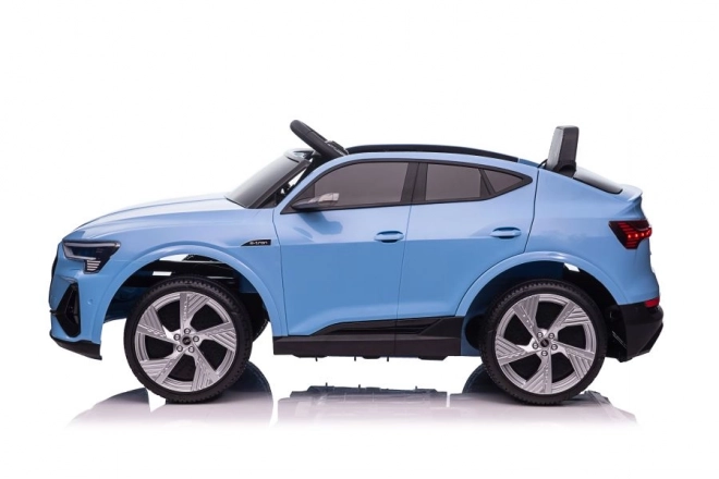 Auto na akumulátor Audi E-Tron modré