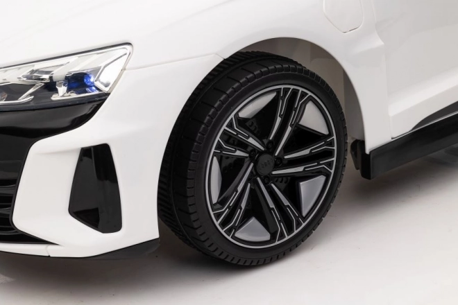 Auto na akumulátor Audi E-Tron GT biele