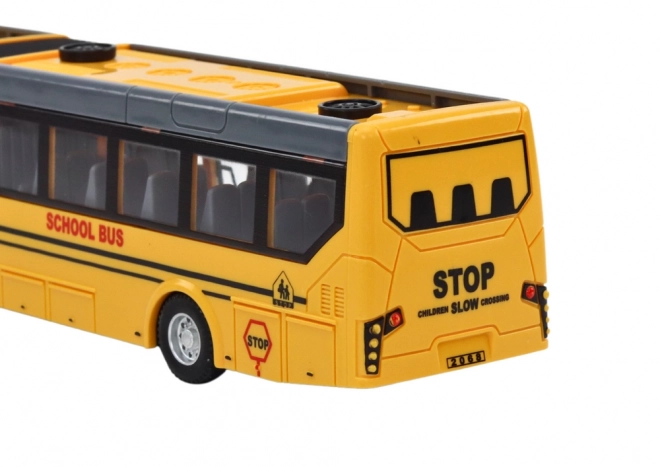 Diaľkovo ovládaný školský autobus RC 1:32 žltý