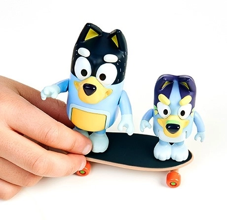 Bluey Figúrky 2-ks Jazda na skateboarde