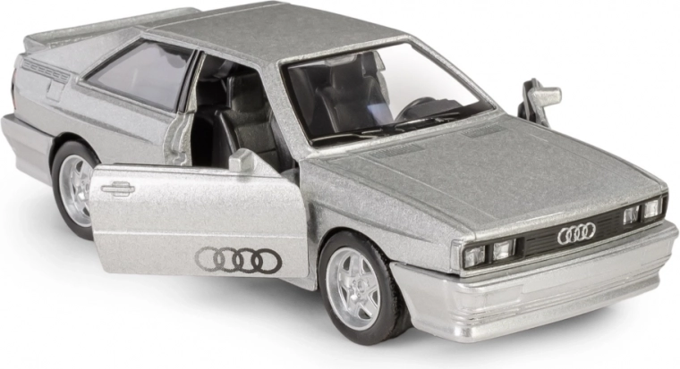 Otváracie dvere a detailný interiér