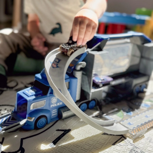 Rozkladacia pretekárska dráha s akciou