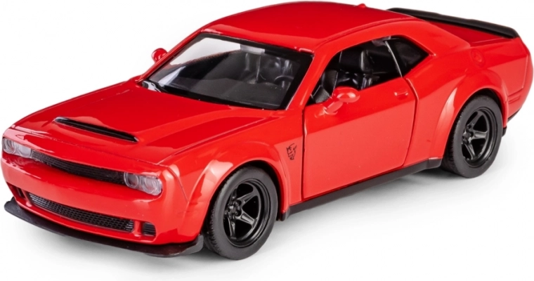 Kovová karoséria a gumové pneumatiky