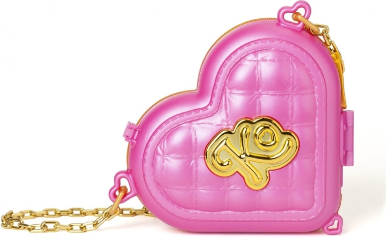 Kabelka v tvare srdca na cesty