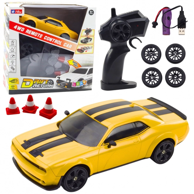 Závodné auto na drift s výmennými kolesami - Diaľkovo ovládané 4WD RC auto žlté