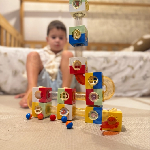 Pevné zacvakávacie spoje pre plynulý chod