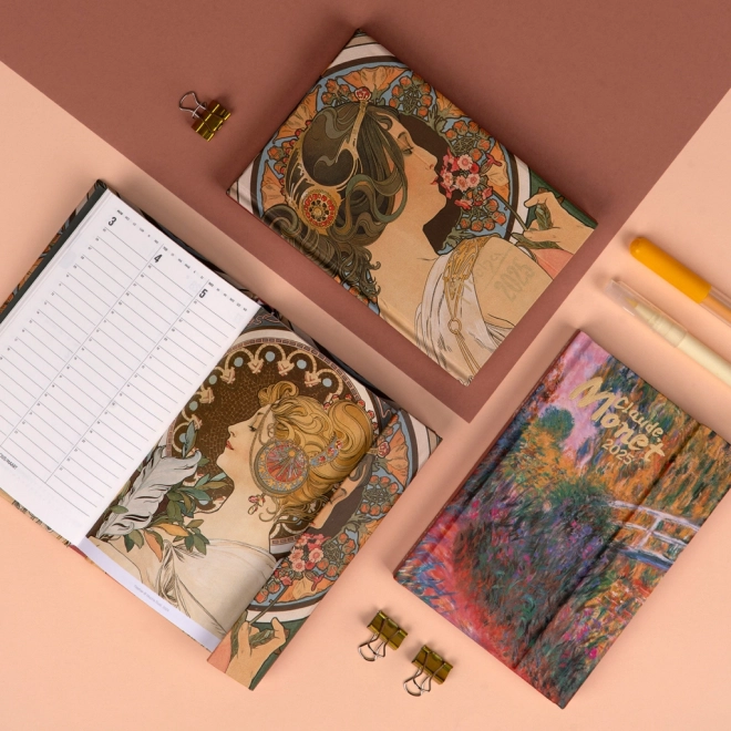 Týždenný magnetický diár Alfons Mucha 2025